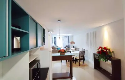 Apartamento de 2 dormitórios, mobiliado e decorado em prédio de alto padrão, com box