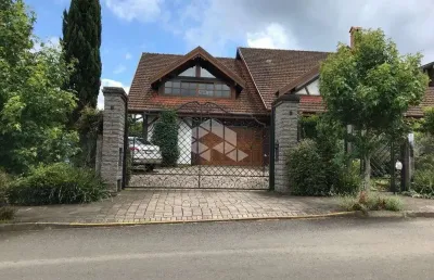 Magnífica residência, de alto padrão estilo  enxaimel, 600 m² com vista para o vale em nova petrópolis -rs
