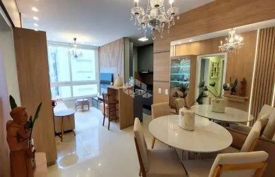 Apartamento mobiliado e decorado à venda no bairro navegantes com 2 dormitórios (1 suíte) e infraestrutura de alto padrão