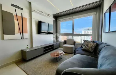Apartamento mobiliado, com vista privilegiada e lazer completo, no endereço mais desejado de capão da canoa.