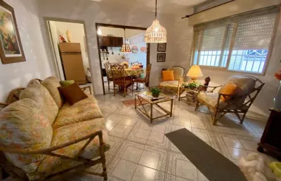 Apartamento a duas quadras do mar com amplo terraço e churrasqueira!