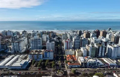 Apartamaento 03 dormitórios, 01 suíte, sacada de frente, mobiliado ,leste/norte, junto ao mar e praça luiz bassani, capão da canoa!