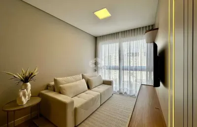 Apartamento moderno mobiliado e decorado composto por 02 dormitórios(sendo 01 suíte), em capão da canoa/rs.