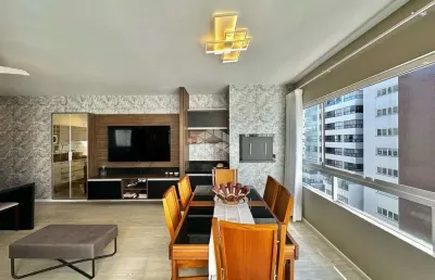 Apartamento mobiliado e decorado, 03 dormitórios(sendo 01 suíte), no bairro navegantes, em capão da canoa/rs.