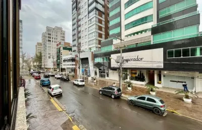 Apartamento de 2 dormitórios,repaginado no centro , capão da canoa