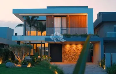 Casa composta por  05 suítes, mobiliada e decorada,  living integrado, área gourmet com churrasqueira, piscina, hidro; beira lago, capão da canoa