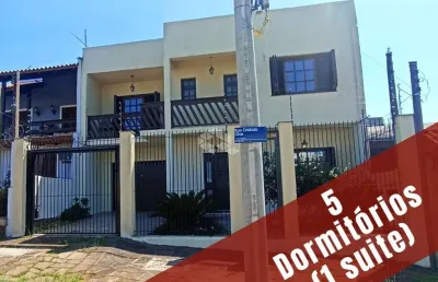 Casa com 5 dormitórios (1 suíte), e 4 vagas de garagem, com excelente conservação