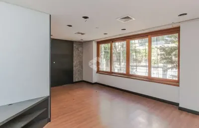 Casa três dormitórios, 540 m² de area construída, duas suites, lavabo no bairro higianópolis