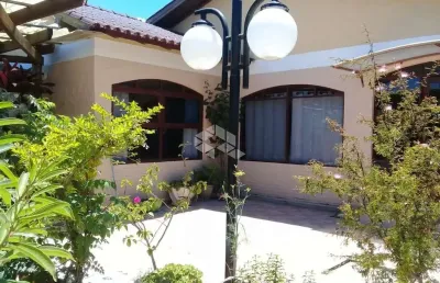 Casa com 2 quartos à venda na Rua Mercedes Azzolini, 331, Ponta Grossa, Porto Alegre