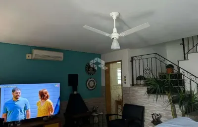 Casa dois dormitórios, duas suítes, reformada, à venda, na divisa dos bairros santana/partenon porto alegre.