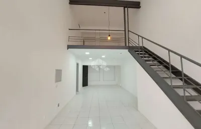 Loja comercial/rua com mezanino moinhos de vento com 48,76m² de privativo.
