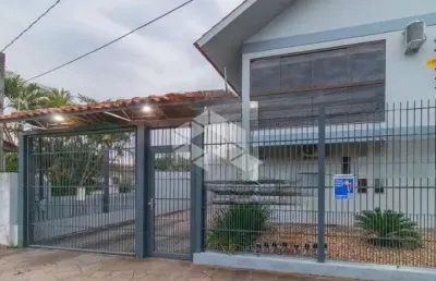 Casa em condomínio com 3 dormitórios e 2 vagas no bairro vila nova.