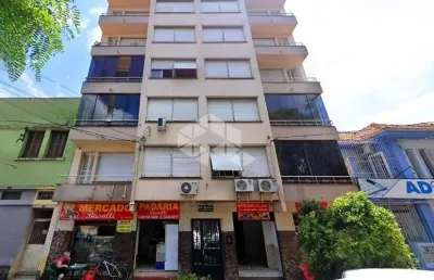 Apartamento desocupado à venda, localizado no bairro floresta, com 2 dormitórios. prédio com elevador.