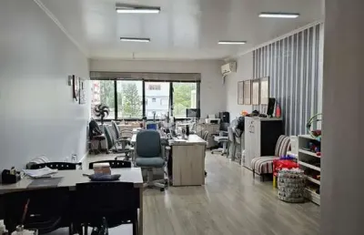 Sala comercial com 51,19 m2 com vaga coberta na rua cristóvão colombo, bairro auxiliadora