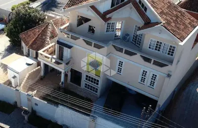 Casa com 4 quartos e 6 banheiros  em santa felicidade