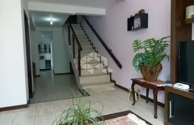 Sobrado com 3 quartos e 3 banheiros no xaxim para vender por r$ 698.000,00
