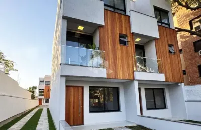 Casa em condomínio com 03 suítes e 02 vagas de garagem na tristeza.