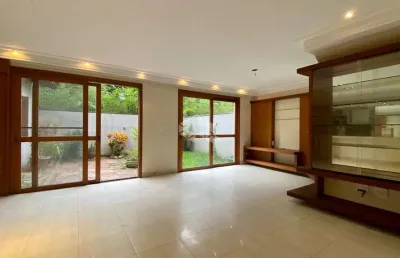 Excelente casa em condomínio, 4 quartos, 2 vagas com 334m² no bairro santa isabel.
