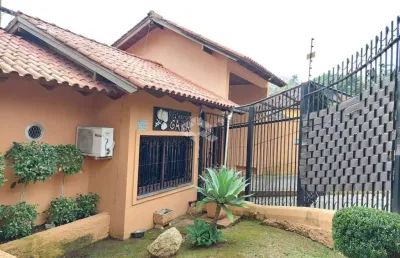 Casa em condomínio na zona sul de porto alegre com 3 dormitórios e 2 vagas de garagem