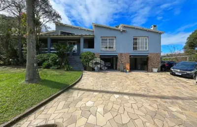 Excelente casa em condomínio fechado - ampla, completa e pronta para morar!