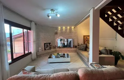 Casa semimobiliada com 309m² privativos, localizada no bairro santa catarina em caxias do sul - rs