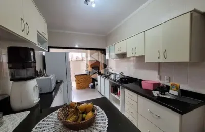 Apartamento com 02 dormitórios e 01 vaga de garagem no bairro cristo redentor em caxias do sul