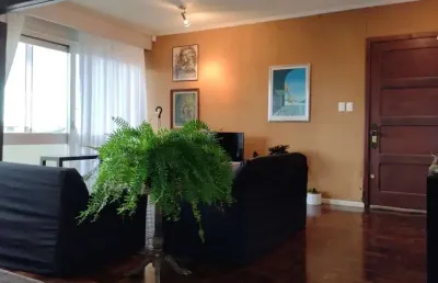 Apartamento com 3 dormitórios, sendo uma suíte e com 157 m² de área privativa.