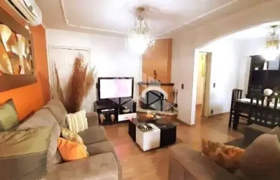 Apartamento semimobiliado de 02 dormitórios e dependência de empregada à venda no bairro pio x, caxias do sul.