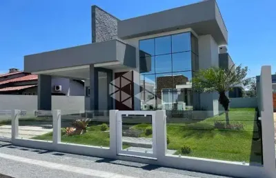 Casa de alto padrão a 200 metros do mar em bella torres, passo de torres