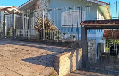 Casa com 03 dormitórios no bairro colina sorriso em caxias do sul