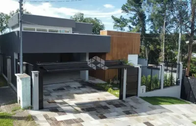 Casa alto padrão  em construção com 03 suites no bairro colina sorriso em caxias do sul .