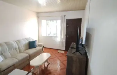 Casa com 2 pavimentos e 3 dormitórios e 2 vagas de garagem no bairro jardim itália, caxias do sul.