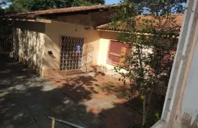 2 casas no mesmo páteo  com 3 quartos cada. bairro partenon.