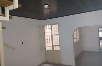 Casa com 3 quartos e 1 banheiro azenha em porto alegre