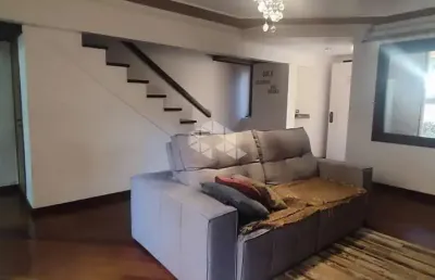 Casa com tres dormitórios no bairro chácara das pedras.
