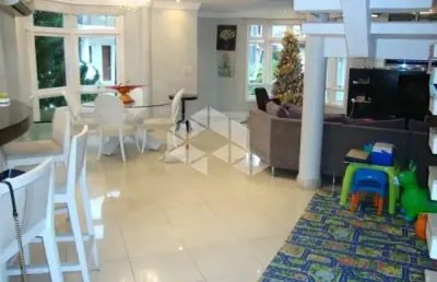 Bela casa em condomínio 04 suites, 207m² privativos com duas vagas lado a lado