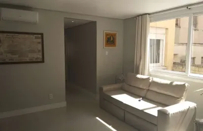 Apartamento 2 quartos todo reformado com 108m²privativos, garagem  no centro histórico de porto alegre