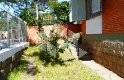 Ótima  casa residencial de esquina 03dormitórios de esquina, partenon, porto alegre.