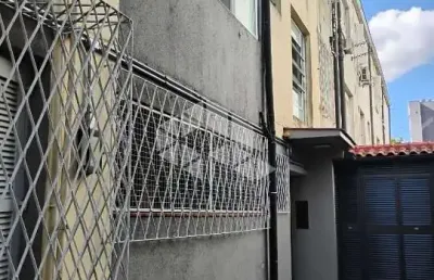Apartamento térreo de 2 quartos, 2 banheiros no bairro menino deus !