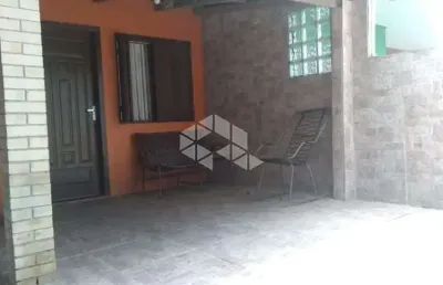 Casa 4 dormitórios, 2 banheiros, com piscina para venda no porto verde jardim algarve em alvorada.