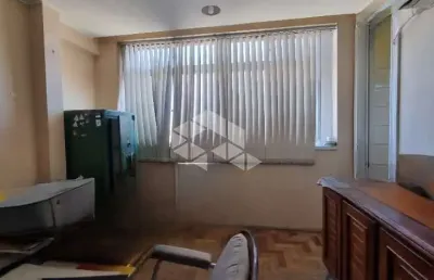 Sala comercial para venda na galeria malcon com  21 m² privativos no centro histórico de porto alegre/rs.