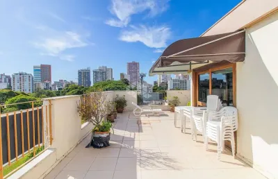 Cobertura exclusiva com vista permanente para o parcão
