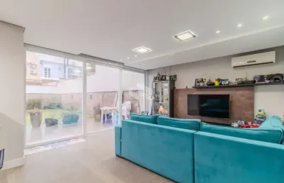 Casa com 3 quartos à venda na Rua Heitor Kramer, 660, Guarujá, Porto Alegre