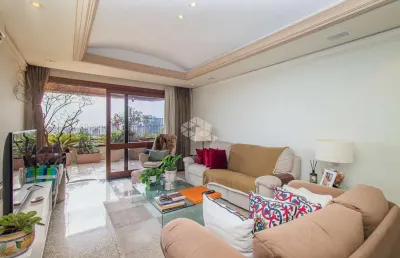 Uma cobertura com alma de casa ? ampla, verde e cheia de vida