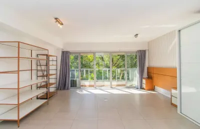 Studio com 50,69m², semi mobiliado e com vaga coberta - bairro petrópolis