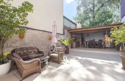 Apartamento garden totalmente reformado com 152 m², 3 dormitórios e 2 vagas no bairro auxiliadora