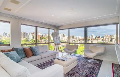 Vista privilegiada para a praça da encol em um apartamento único e sofisticado