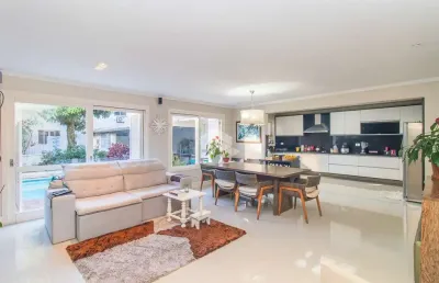 Casa de rua 3 suítes 300m a poucos metros do iguatemi