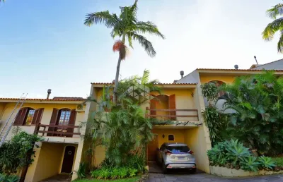 Casa em condomínio com infraestrutura no bairro cristal em porto alegre