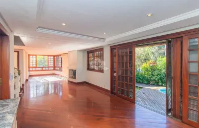 Casa com pátio e piscina em condomínio fechado no boa vista